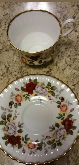 Grosvenor Summer Glory Teacup & Saucer - Picture 2 of 6